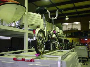 �g���[���[�p���]�ԃL�����A�Q