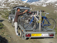 山岳自転車輸送トレーラー